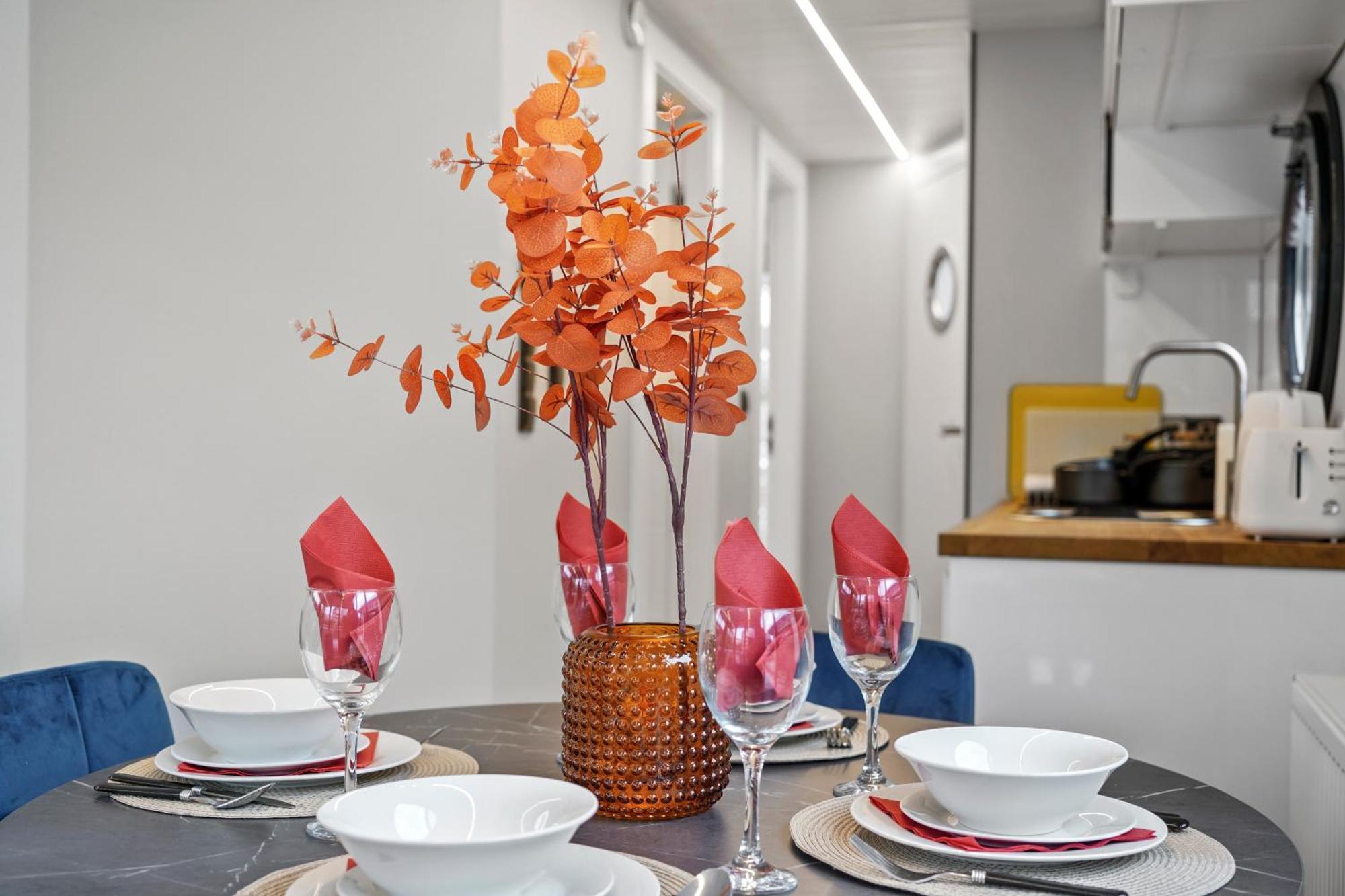 Unique Water Lodge In London - Sleeps 6 المظهر الخارجي الصورة